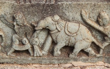 Hampi, Karnataka, Hindistan - 20 Ekim 2017: Mahanavami Dibba - büyük Platform Unesco Dünya Mirası Sit Alanı Bas-reliefs.