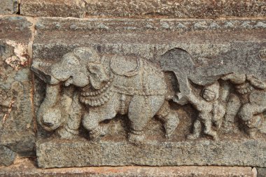 Hampi, Karnataka, Hindistan - 20 Ekim 2017: Mahanavami Dibba - büyük Platform Unesco Dünya Mirası Sit Alanı Bas-reliefs.