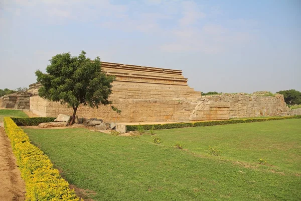 Hampi, Karnataka, India - 20 de octubre de 2017: Mahanavami Dibba - La Gran Plataforma Patrimonio de la Humanidad por la UNESCO . — Foto de Stock