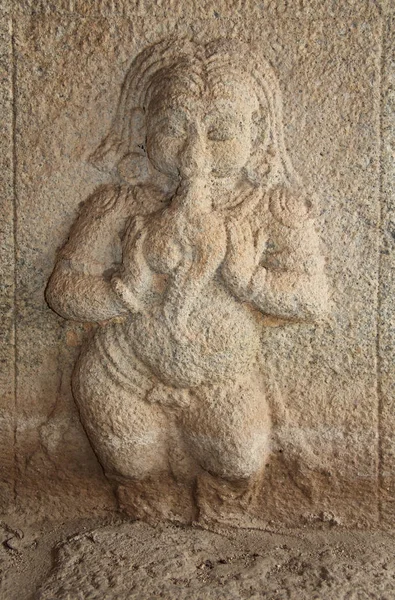 Hampi, επαρχεία Karnataka της Ινδίας - 20 Οκτωβρίου 2017: Πέτρινα ανάγλυφα σε ναούς ινδουιστών. Prasanna Virupaksha ναός είναι επίσης γνωστή ως το υπόγειο Ναό του Σίβα. — Φωτογραφία Αρχείου