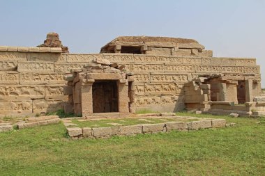 Duvar Hampi, Karnataka, Hindistan Hazara Rama tapınakta etrafında güzel bas-reliefs ile.