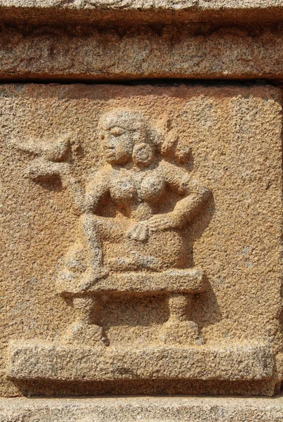 Hampi, Karnataka, India - 20 oktober 2017: Stone bas-reliëfs op de muren rond de Vittala-tempel. — Stockfoto