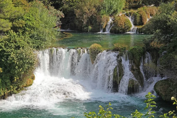Krka National Park with a beautiful Skradinski Buk waterfall in early autumn, famous travel destination in Dalmatia of Croatia. Europe. — Stock Photo, Image