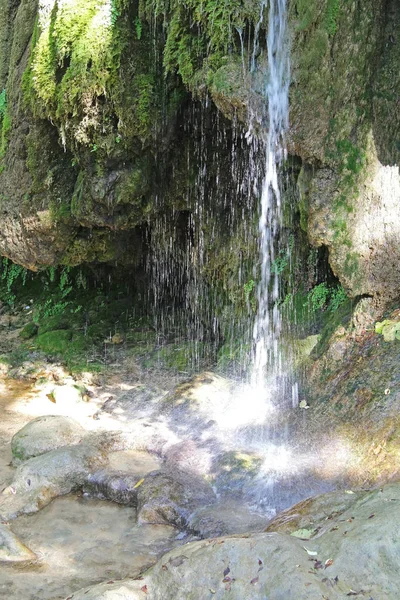 Pequena cachoeira no parque nacional de Krka, na Croácia. A Europa . — Fotografia de Stock