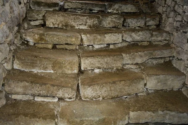 Kalede eski basamaklar — Stok fotoğraf