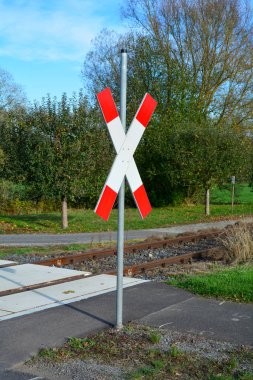 St. Andrew Haçı ile sahipsiz seviye geçişi