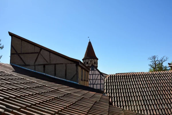 Almanya 'da eski bir şatonun çatısında — Stok fotoğraf