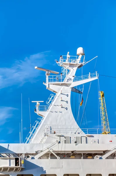 Kommunikation och radar utrustning på en färja — Stockfoto