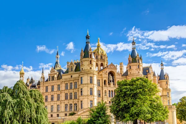 Schweriner Schloss im romantischen Historismus-Baustil — Stockfoto