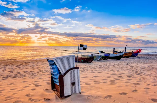 Sol de la mañana con silla de playa —  Fotos de Stock