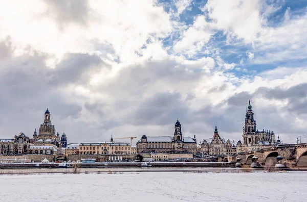 Dresdens gamla stadsdel på vintern — Stockfoto