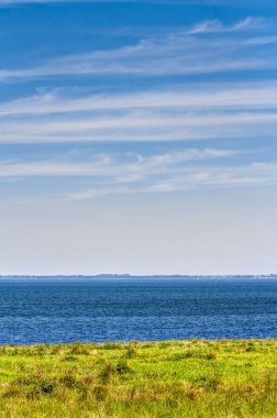 Yaz aylarında plaj sahil şeridi