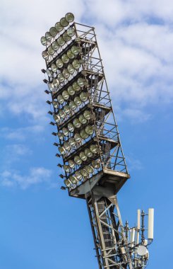 Eski projektör direği