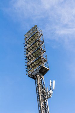 Eski projektör direği