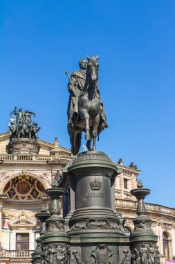 Dresden atlı heykeli