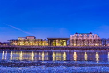 Dresden Elbe Nehri banka binaları