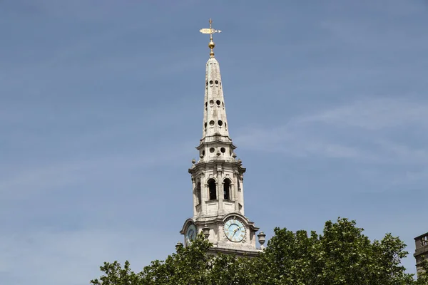 Zapomenutá Kostelní Věž Mezi Stromy Londýně Historický Památník Středověku Věž — Stock fotografie