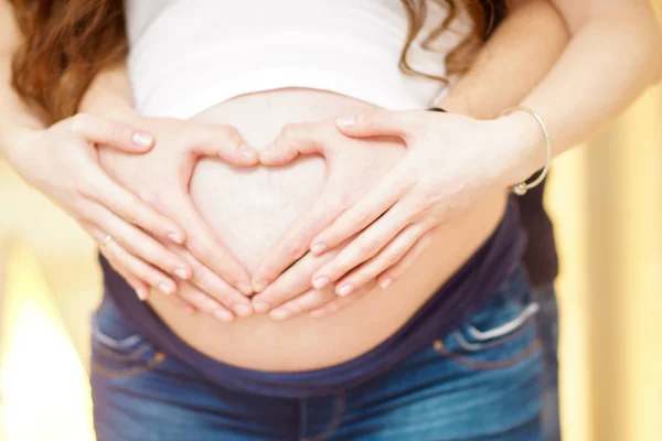 젊은 부모 보충, 임신을 기다리고 있습니다. — 스톡 사진