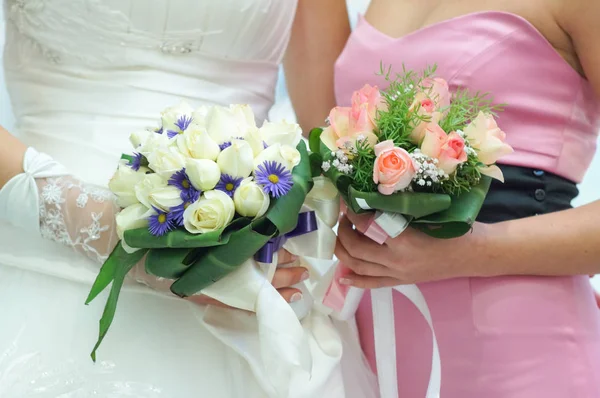 Buquê de noivas e damas de honor — Fotografia de Stock