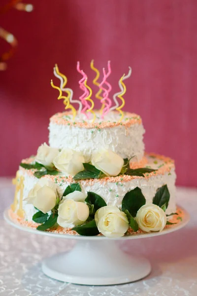 Świąteczne ciasto z kilku warstw — Zdjęcie stockowe