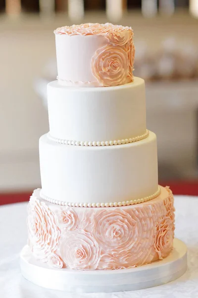 Festive wedding cake from several tiers — Stock Photo, Image