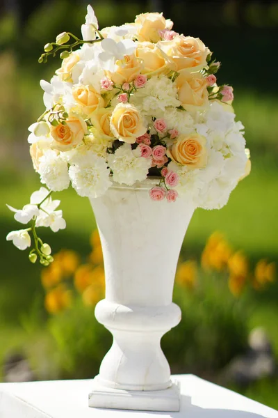 Décor floral de mariage, intérieur. Festive  . — Photo