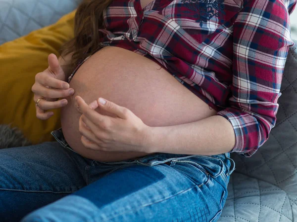 Gravid Vacker Ung Kvinna Glad Moderskap Koncept — Stockfoto