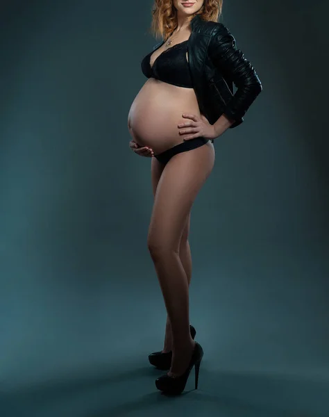 Sexy Pregnant Girl Studio Black Leather Jacket Underwear High Heels — Stock Photo, Image