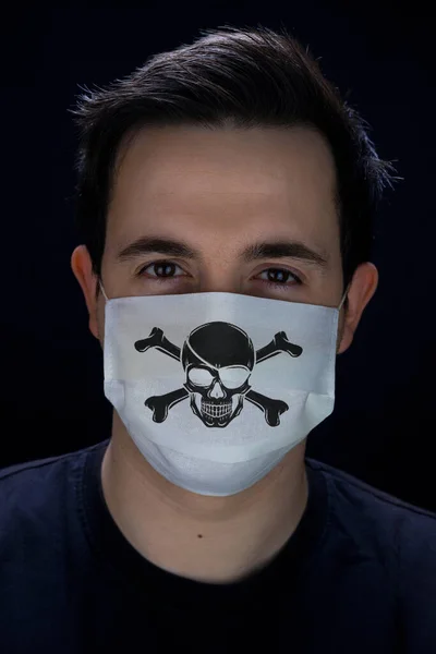 Man Mask Protection Print Jolly Roger Corona Virus Covid Fekete — Stock Fotó