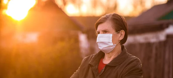 Senior Kvinna Bär Ansiktsmask Utbrott Koronavirus Och Influensa Skydd Mot — Stockfoto