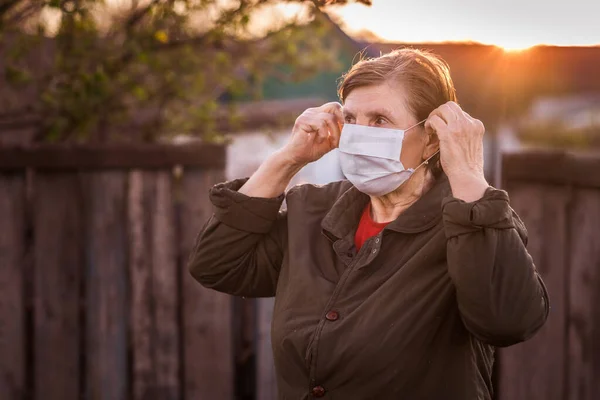Mulher Idosa Usando Máscara Facial Durante Surto Vírus Corona Gripe — Fotografia de Stock