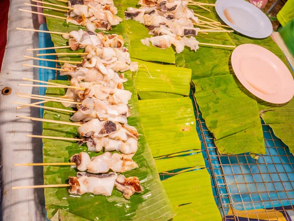 Squid Περιμένουν Είναι Grilled Raw Καλαμάρια Πωλούν Ταϊλανδέζικη Αγορά — Φωτογραφία Αρχείου