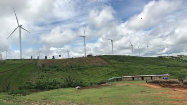 Beeldmateriaal Windturbines Uitzicht Bergen Hernieuwbare Elektrische Ecologie Schone Bron Video — Stockvideo