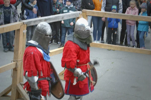 骑士锦标赛 Dnipro市 乌克兰 历史击剑比赛 两个竞争对手在等着战斗 — 图库照片