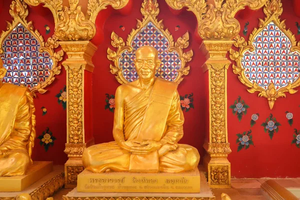 Золота Статуя Монаха Буддійському Храмі Бангкоку Фото Зроблено Року — стокове фото