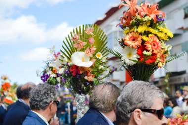 Sao sütyen De Alportel, Portekiz - 27 Mart 2016: Geleneksel dini alay çiçek meşaleler Festivali, Paskalya Pazar
