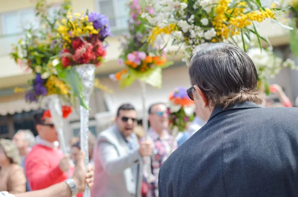 사오 브라 드 Alportel, 포르투갈-3 월 27 일, 2016: 전통적인 종교 행렬 꽃 횃불 축제, 부활절 일요일에 — 스톡 사진