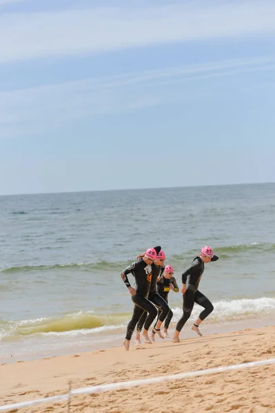 Portugal, Europa - April 2-3, 2016: Algarve Quarteira Etu Triathlon Europacup, zonnige buiten achtergrond — Stockfoto