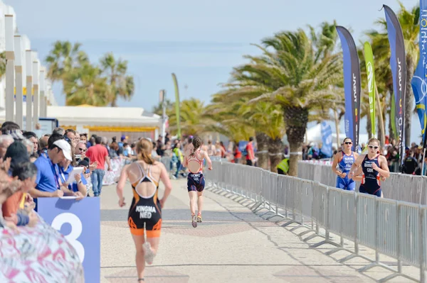 Portugal, Europa - ABRIL 2 - 3, 2016: Algarve Quarteira ETU Triathlon European Cup, fundo exterior ensolarado — Fotografia de Stock