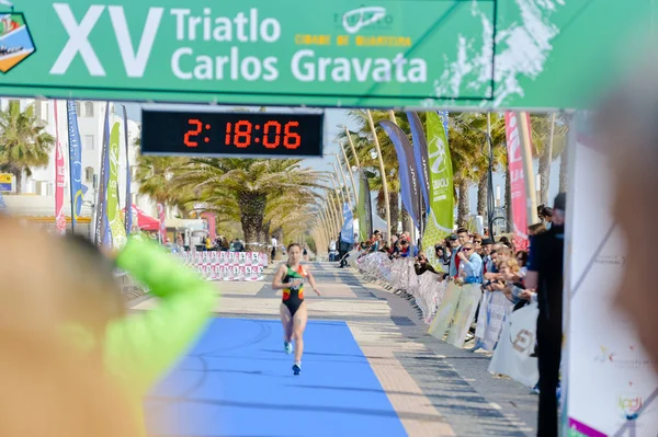 Portekiz, Avrupa - Nisan 2-3, 2016: Algarve Quarteira Etu triatlon Avrupa Kupası, güneşli açık arka plan