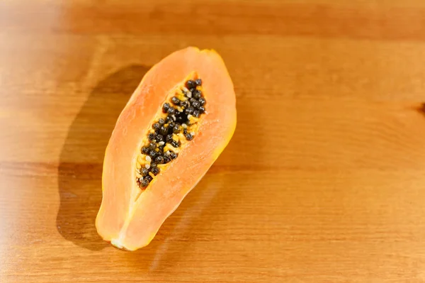 Vista Superior Fruta Papaya Naranja Fresca Medio Cortada Sobre Fondo —  Fotos de Stock