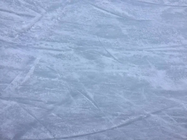 Açık Mavi Buz Yüzeyindeki Çiziklerin Soyut Arkaplanı — Stok fotoğraf