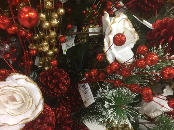 Nahaufnahme Von Schönen Geschmückten Weihnachtsbaum Abstrakten Design Hintergrund — Stockfoto