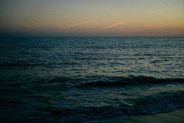 Fundal Natural Soare Frumos Zori Suprafața Oceanului — Fotografie, imagine de stoc