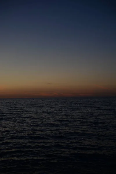 Fundo Natural Bela Aurora Sol Sobre Superfície Oceano — Fotografia de Stock