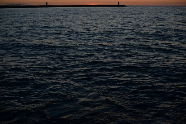 Přirozené Pozadí Krásného Slunečního Úsvitu Nad Hladinou Oceánu — Stock fotografie