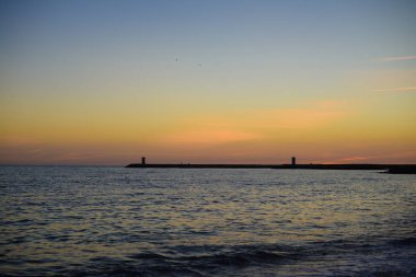 Okyanusta şafak vakti doğal arka plan