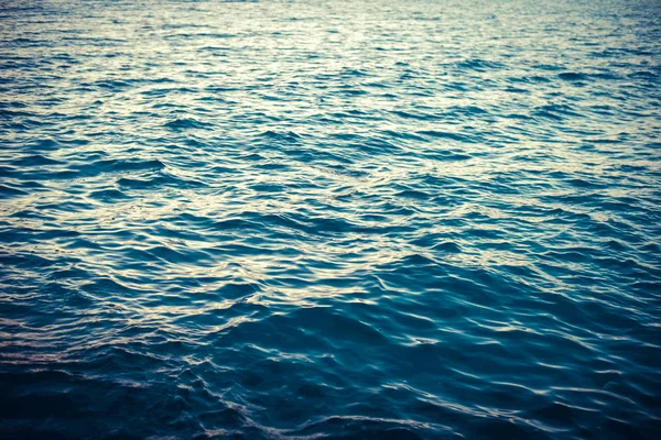 Oceano Scuro Con Chiaro Luna — Foto Stock