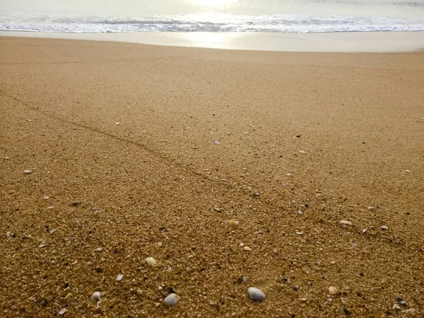 Naturalnej Piaszczystej Powierzchni Oceanu Morze Plaża Tło Widok Góry — Zdjęcie stockowe