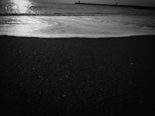 White Ocean Sea Foam Black Volcanic Sandy Surface Beach Backdrop — 스톡 사진